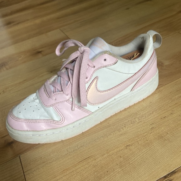 Pink Nike Used Youth Size 6 💗 - Picture 8 of 9
